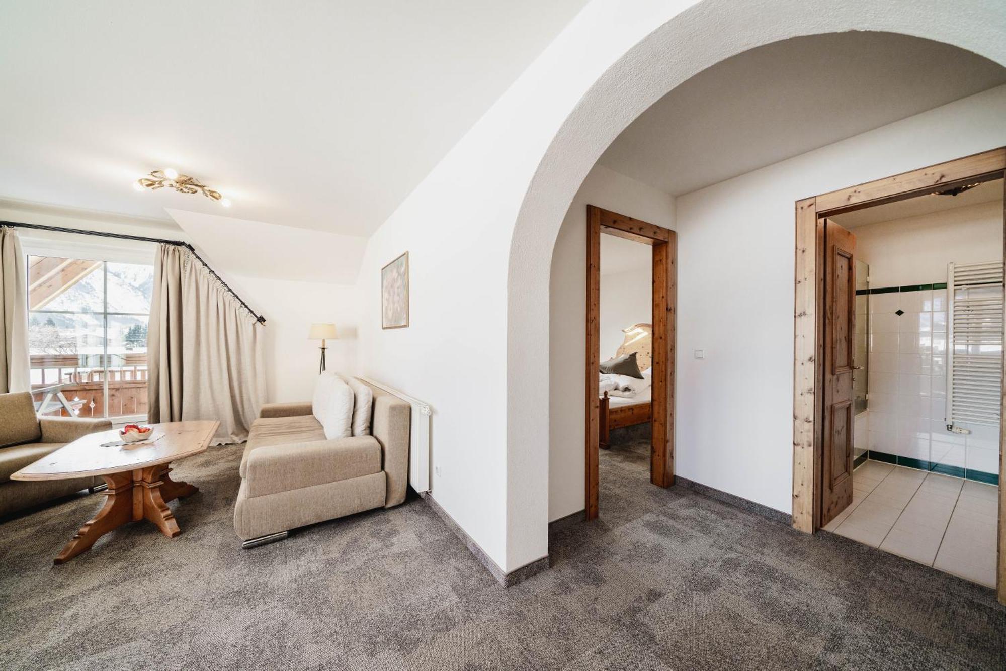 Mons Suites Wine Passion Tannheim Bagian luar foto