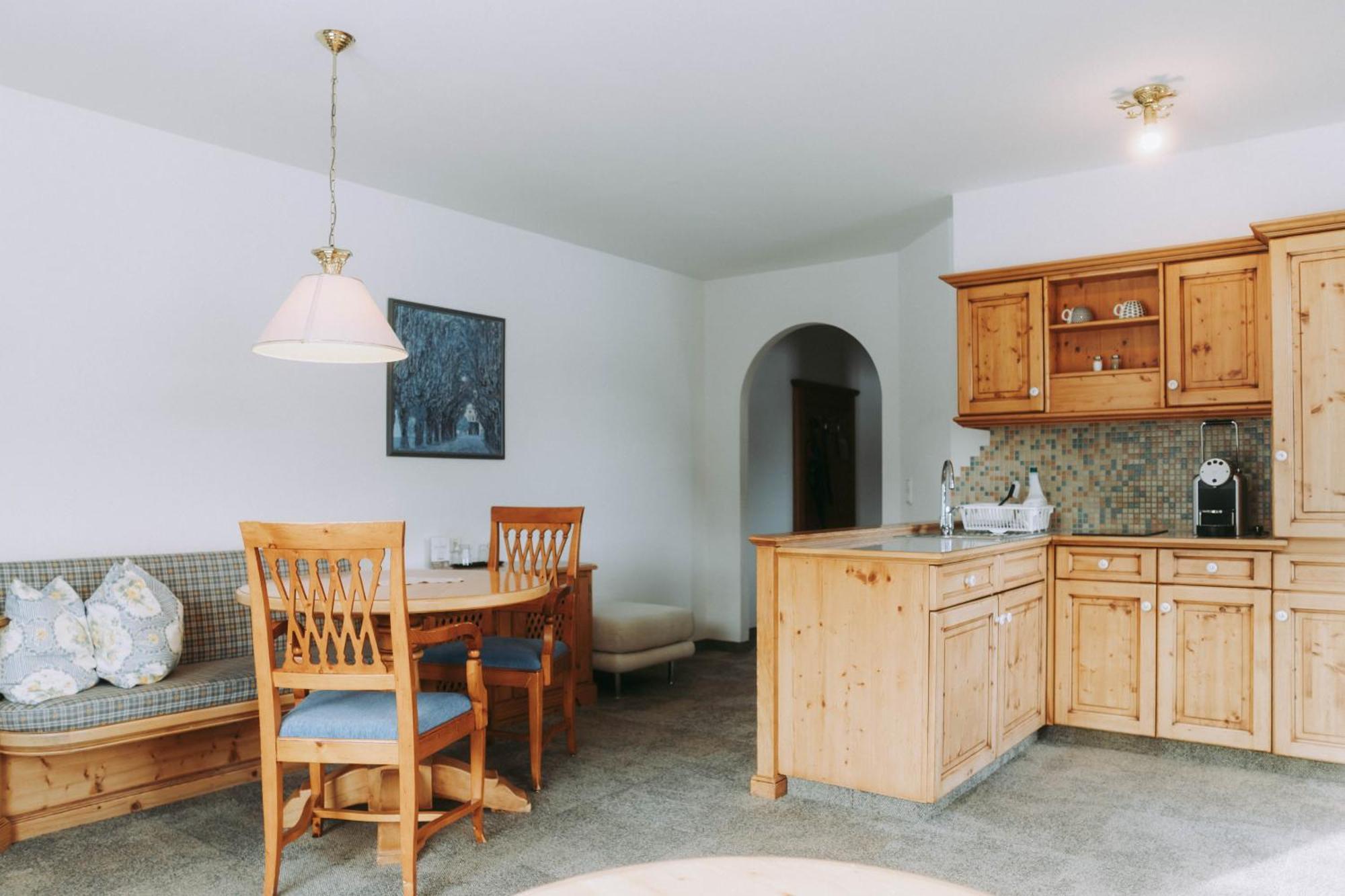 Mons Suites Wine Passion Tannheim Bagian luar foto